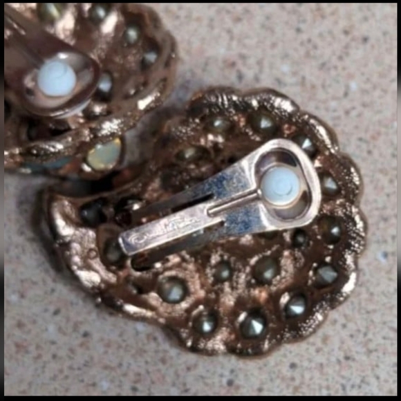 Oscar de la Renta - pink green crystal shell Clip On Earrings - Picture 4 of 6